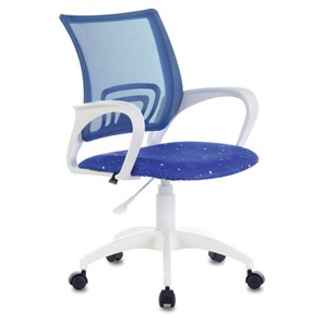 Кресло компьютерное Brabix Fly MG-396W (с подлокотниками, пластик белый, сетка, темно-синее с рисунком "Space") 532405 в Махачкале
